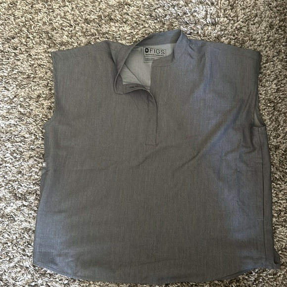 FIGS Rafaela Oversized Scrub Top.   Size M. Graphite - Picture 7 of 8